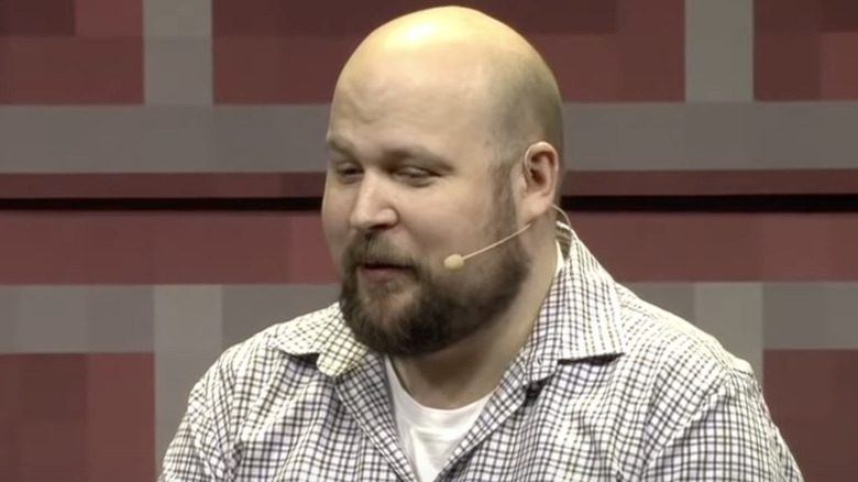 Markus Persson tête micro en main