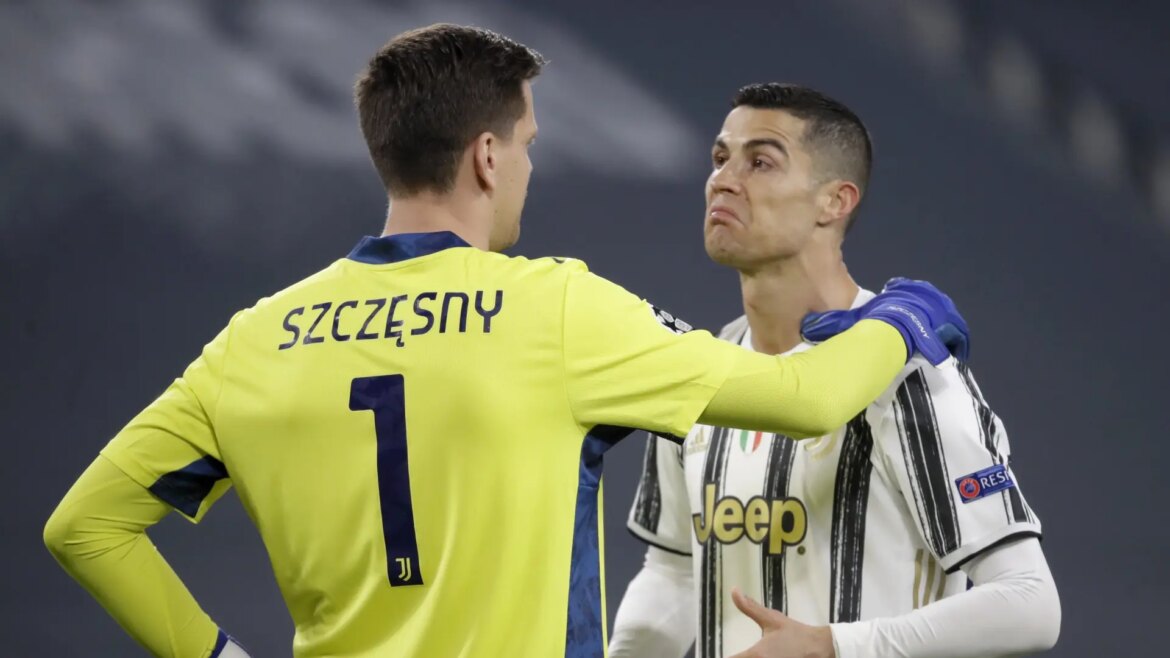 Cristiano Ronaldo taquine Szczesny lors de leur rencontre