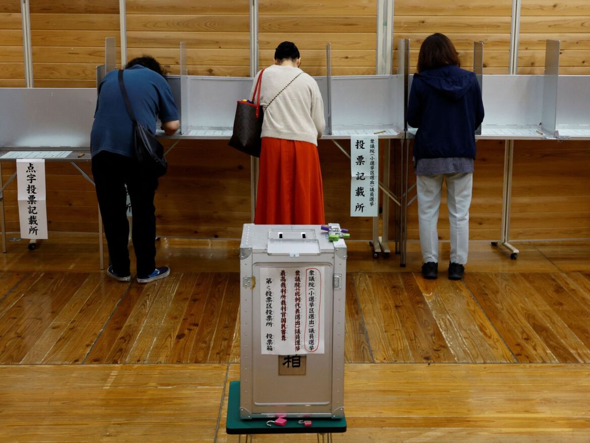 Élections législatives au Japon : l'avenir du parti au pouvoir en jeu