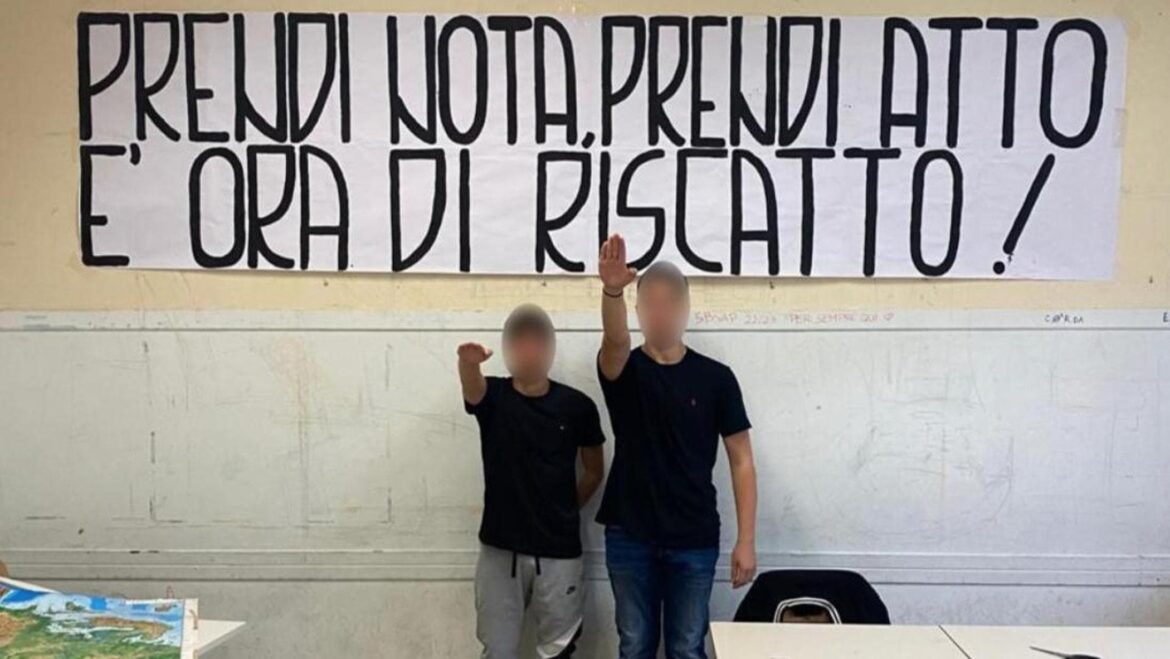 Étudiants punis pour un hommage au fascisme en classe