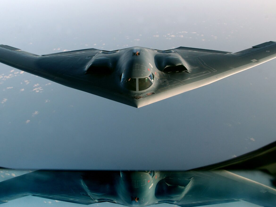 Frappes précises des B-2 américains contre les Houthis au Yémen