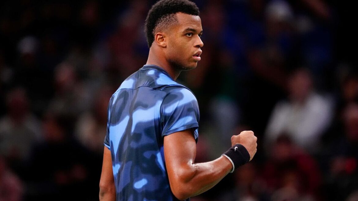 Giovanni Mpetshi Perricard élimine Tiafoe au Rolex Paris Masters