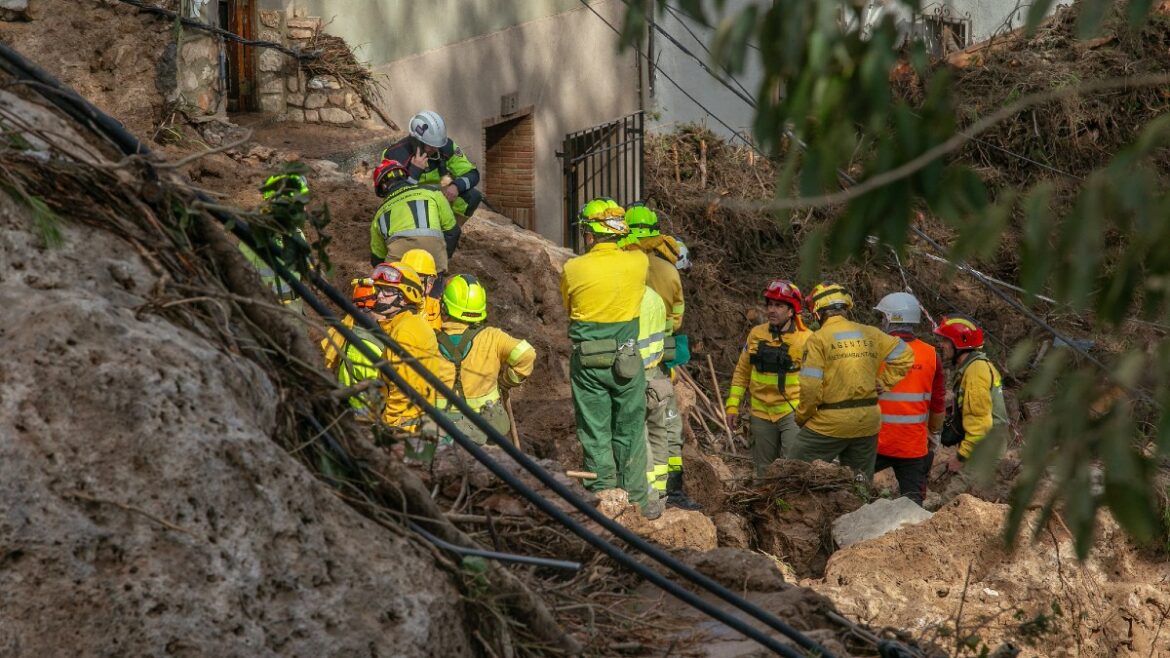 Inondations tragiques en Espagne : la recherche des disparus reprend