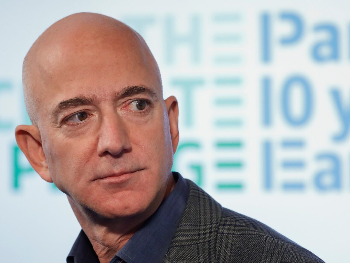 Jeff Bezos défend la décision du Washington Post sur les endorsements