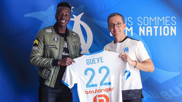 Pape Gueye avec Jacques-Henry Eyraud lors de son arrivée à l'OM le 1er juillet 2020.