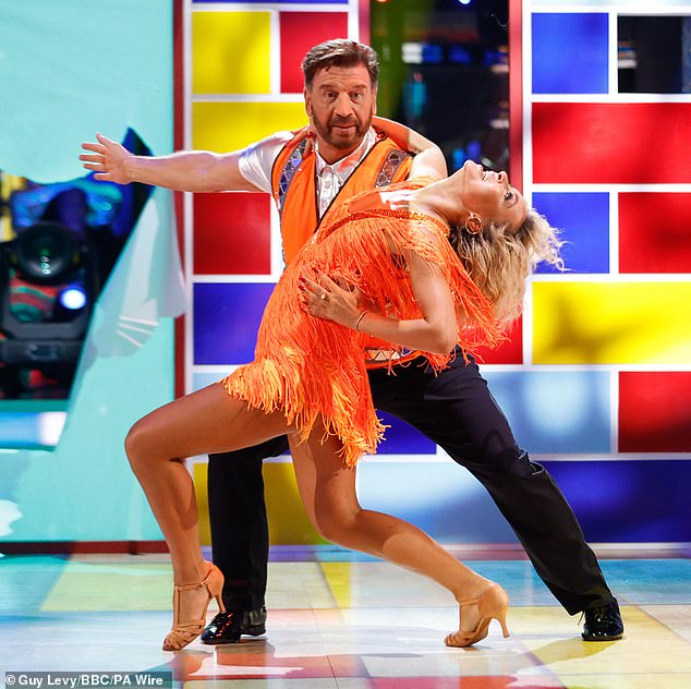 Nick Knowles et Luba Mushtuk ont reçu un laissez-passer pour la semaine quatre