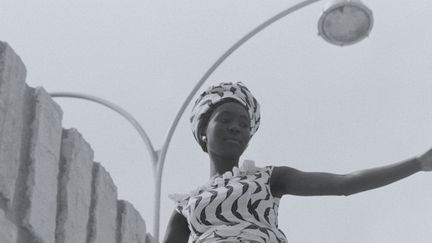 La comédienne Mbissine Thérèse Diop interprète Diouana dans 'La Noire de...' d'Ousmane Sembène. (LES ACACIAS)