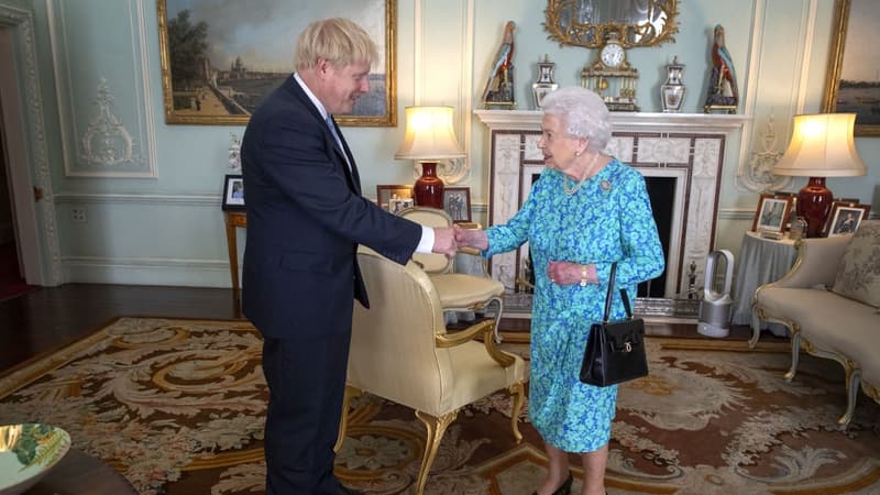 Boris Johnson et la reine Elizabeth II à Buckingham Palace en 2019.