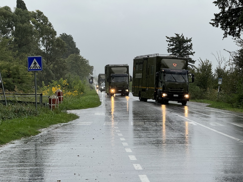 Camions pour le transport de chevaux de l'Esercito à Grosseto, le 3 octobre 2024 (photo Maremmaoggi.net)