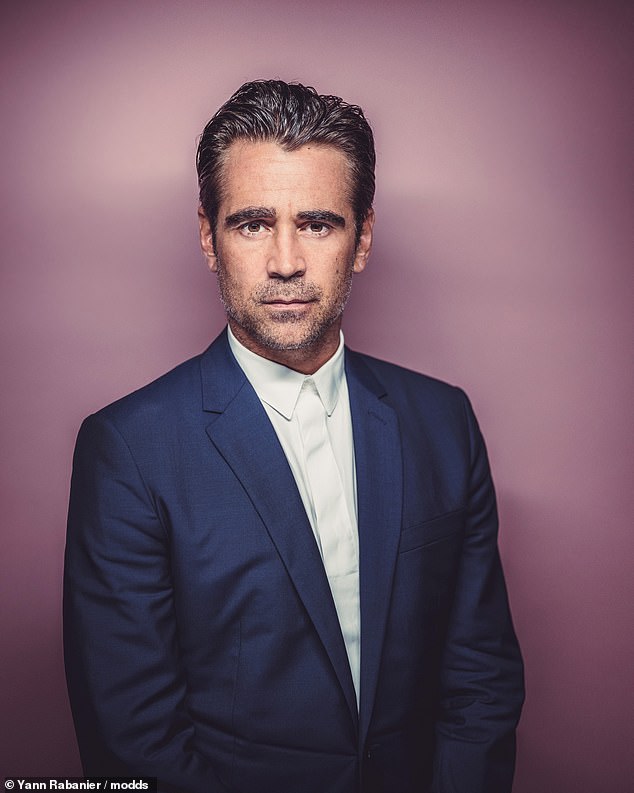 Colin Farrell avant de devenir père, semblant flotter librement.