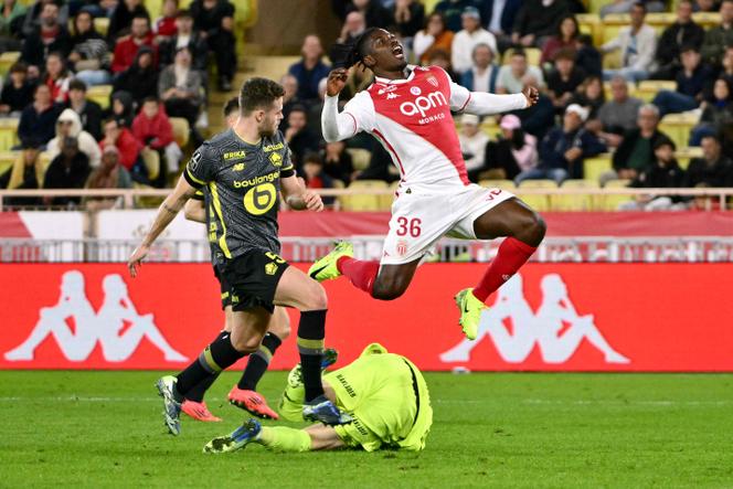 Breel Embolo, attaquant de Monaco, arrêté par le gardien de Lille Lucas Chevalier, lors du match de Ligue 1 Monaco-Lille, au stade Louis-II, le 18 octobre 2024.