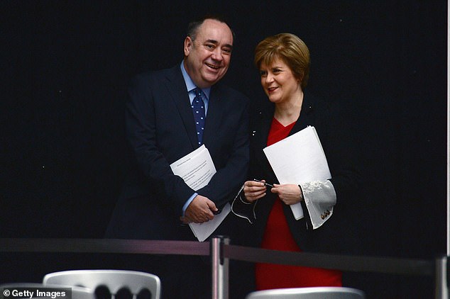 Salmond et Sturgeon, un partenariat puissant dans la politique britannique