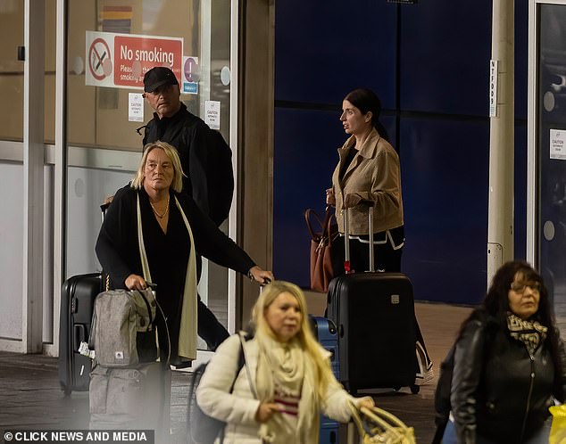 Gregg Wallace à l'aéroport avec ses bagages