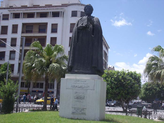 Statue d'Ibn Khaldoun à Tunis