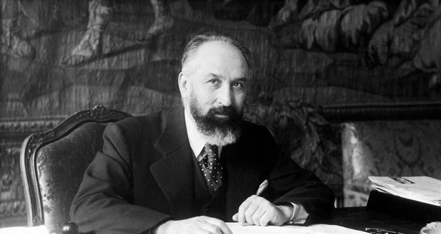 Marx Dormoy, Ministre de l'Intérieur, dans son bureau en 1936 ©Getty - Keystone-France