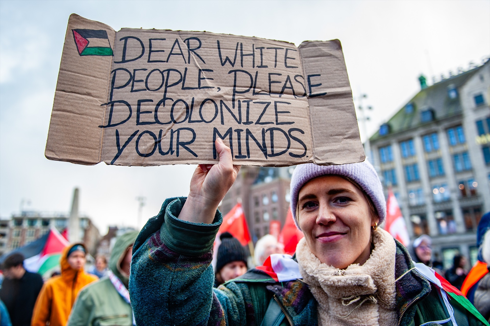 Manifestation contre la décolonisation