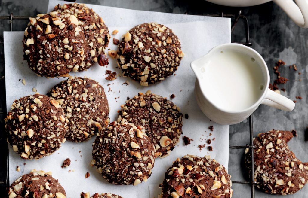 Biscuits aux noisettes enrobés de chocolat délicieux