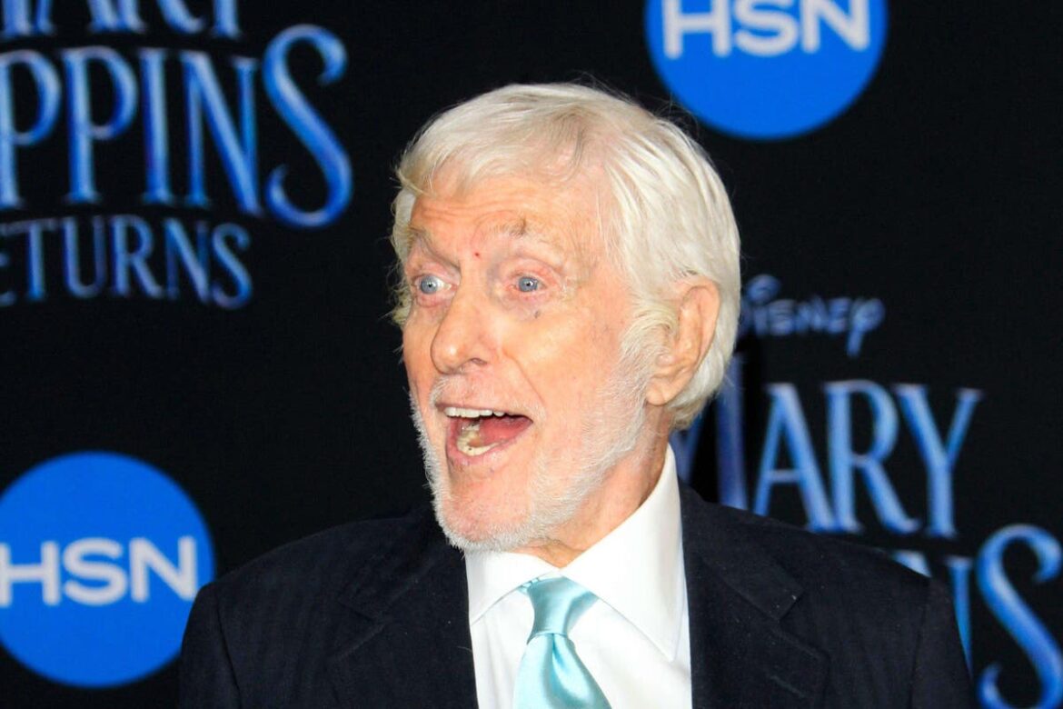 Dick Van Dyke soutient Kamala Harris pour la présidence