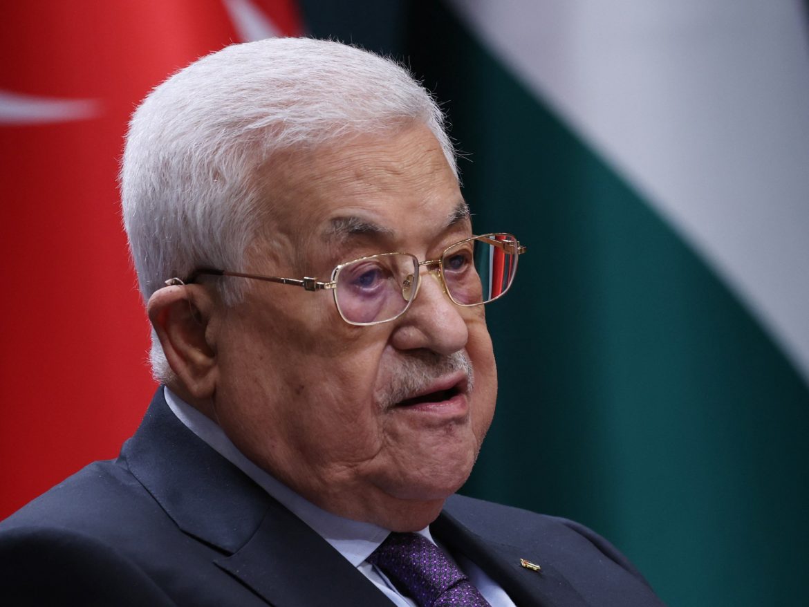 Mahmoud Abbas nomme Rawhi Fattouh comme potentiel successeur