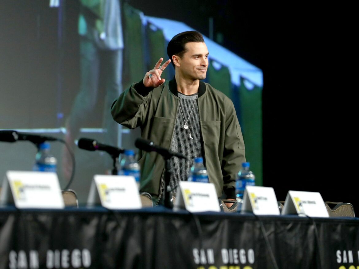 Michael Malarkey appelle au boycott de Starbucks en soutien à Gaza