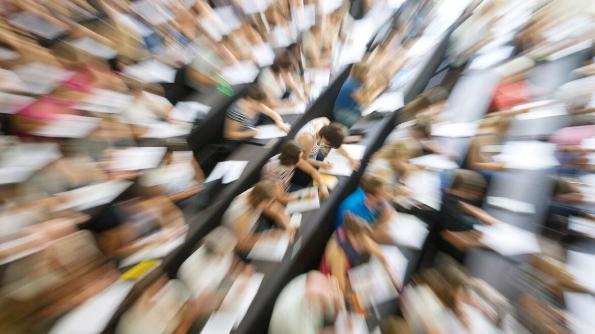 Protestations étudiantes à Stuttgart contre les coupes budgétaires