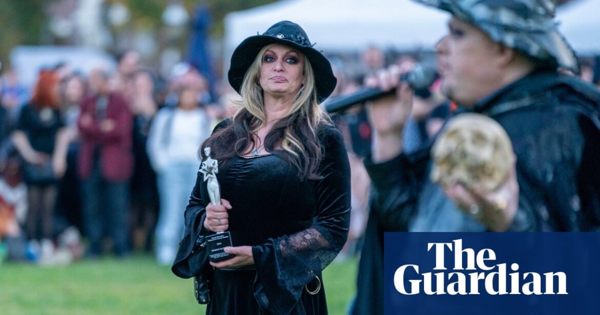 Stormy Daniels Honoree à Salem : Célébration et Empowerment