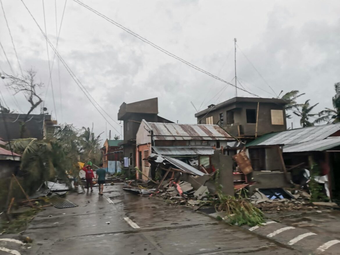 Typhon Man-yi : destruction et évacuations aux Philippines