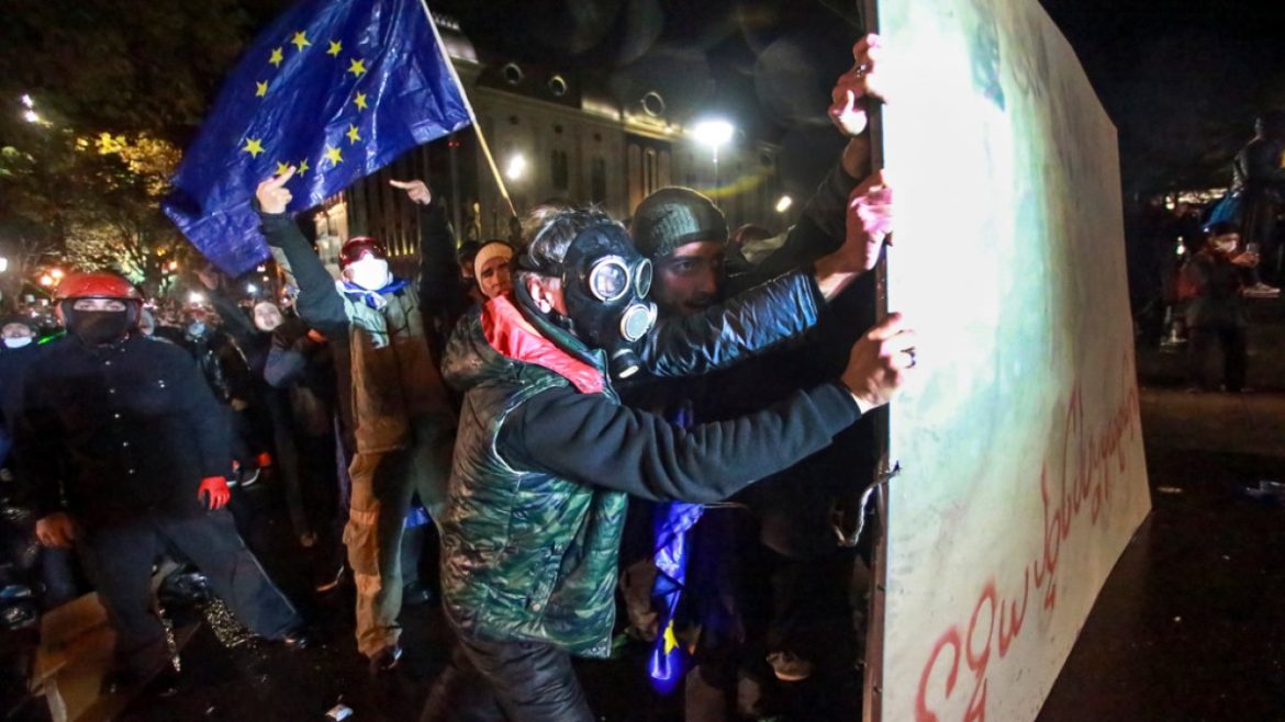 Violences en Géorgie : des manifestants s'opposent à la police