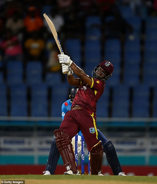 Evin Lewis, ouvreur des Antilles, a frappé 94 runs sur 69 balles.