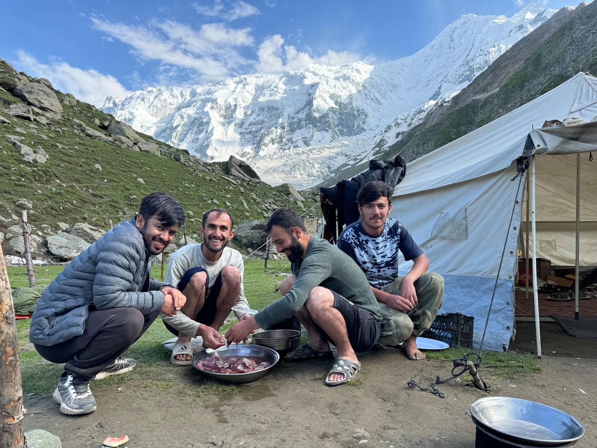 Küchencrew im Basecamp des Rakaposhi