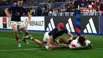 Louis Bielle-Biarrey inscrivant un essai lors de la rencontre entre la France et le Japon, le 9 novembre 2024 au Stade de France. (ANNE-CHRISTINE POUJOULAT / AFP)