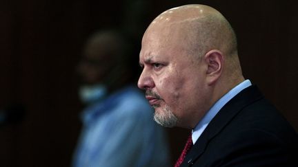 Le procureur général de la Cour pénale internationale, Karim Khan le 12 août 2021 à Khartoum (Soudan). (EBRAHIM HAMID / AFP)