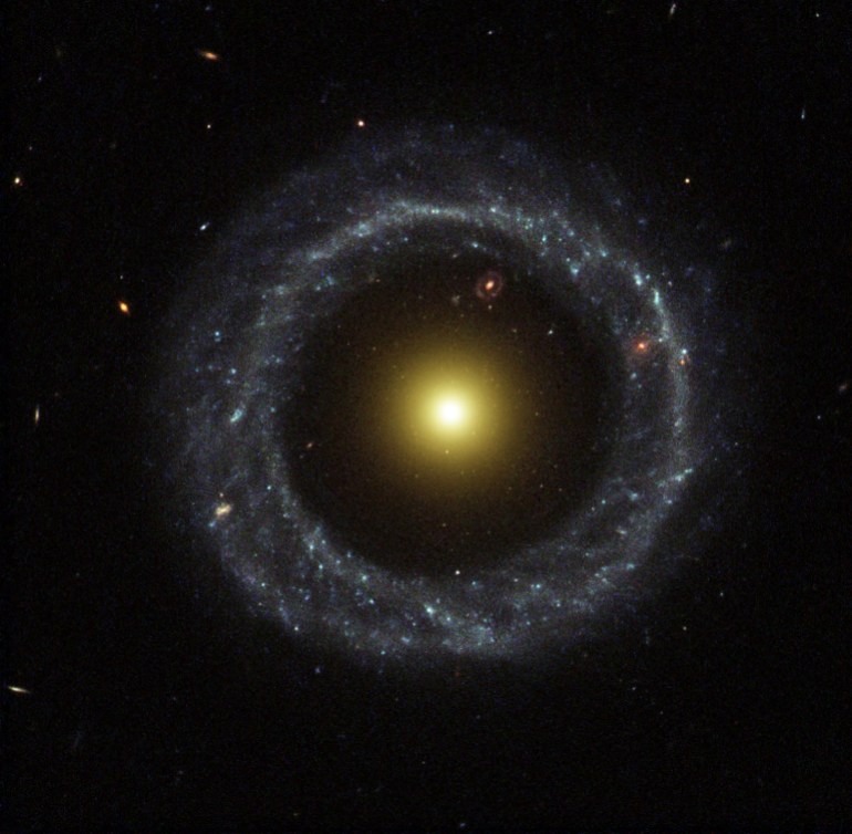 L'objet Hoag comme modèle d'étude des galaxies annelées (NASA)