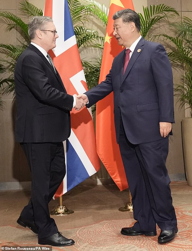 Keir Starmer a insisté sur l'importance des liens Royaume-Uni-Chine lors de sa rencontre avec Xi Jinping