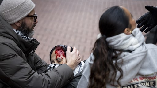 Une femme blessée lors de la manifestation pro-palestinienne à Amsterdam.