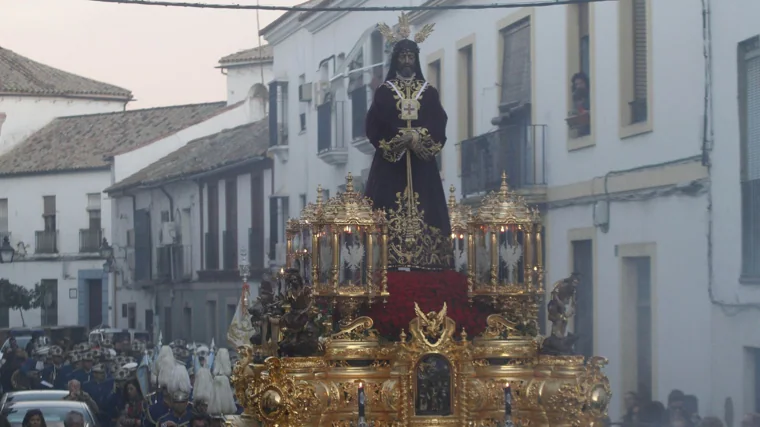 Notre Père Jésus Nazareno Rescatado, avec la tunique pourpre que a été inaugurée en novembre 2013