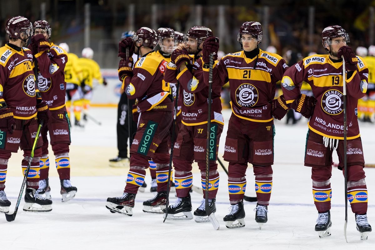 Déception du GSHC après la défaite 2-3, pendant le match entre le Geneve-Servette Hockey Club et le SC Bern