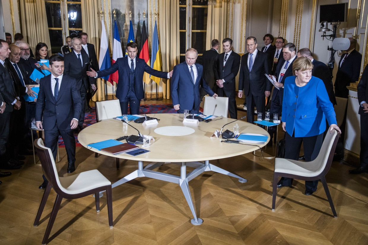 Merkel en discussion avec Macron et Poutine