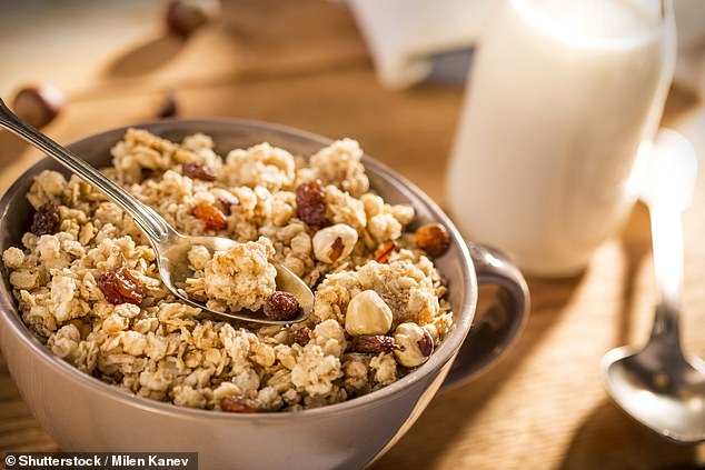 Le granola. Les produits autrefois cachés dans les placards doivent maintenant être exposés dans la cuisine.