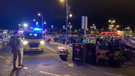 Un char métallique transportant un oiseau articulé s'est écroulé sur des passants à Trouville (Calvados), le 30 novembre 2024. (JEAN-ALEXANDRE BARIL / FRANCE TELEVISIONS)