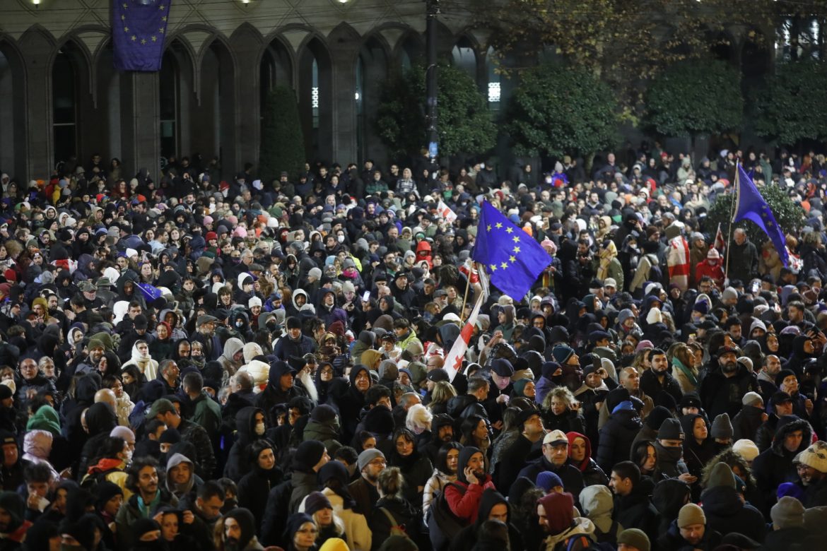 Manifestations en Géorgie contre le report d'adhésion à l'UE